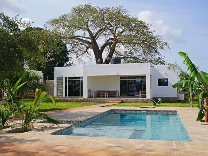 4 U Luxury Bungalows Diani Diani Beach Ngoại thất bức ảnh