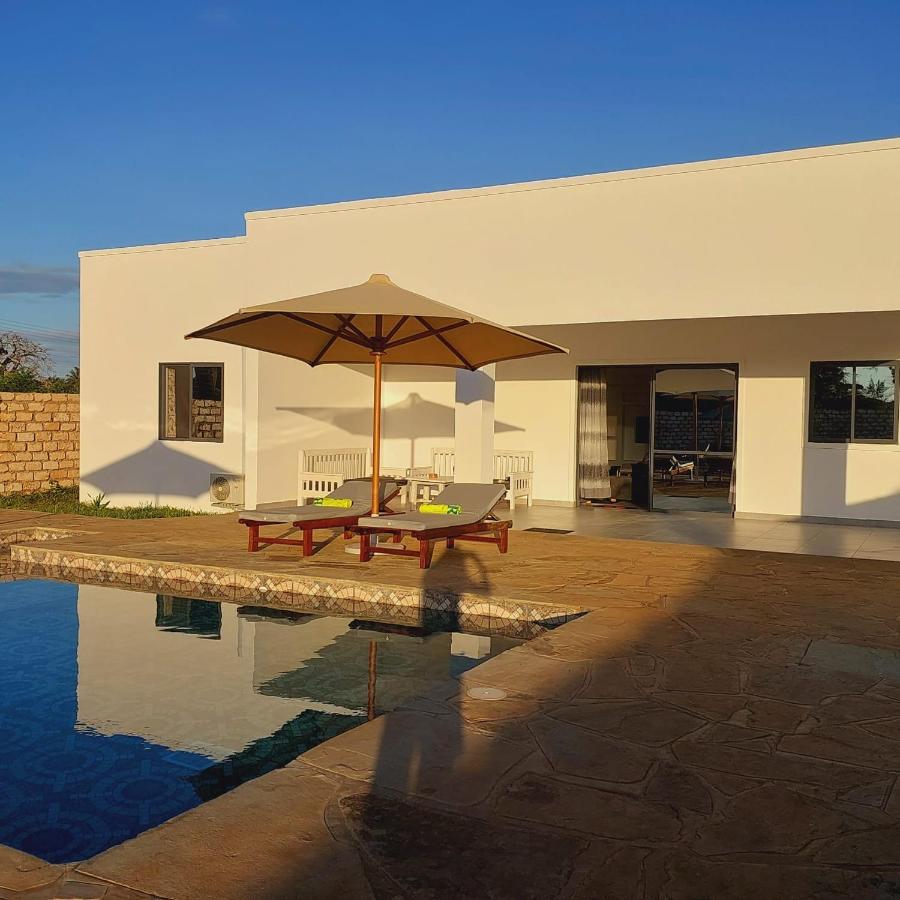 4 U Luxury Bungalows Diani Diani Beach Ngoại thất bức ảnh