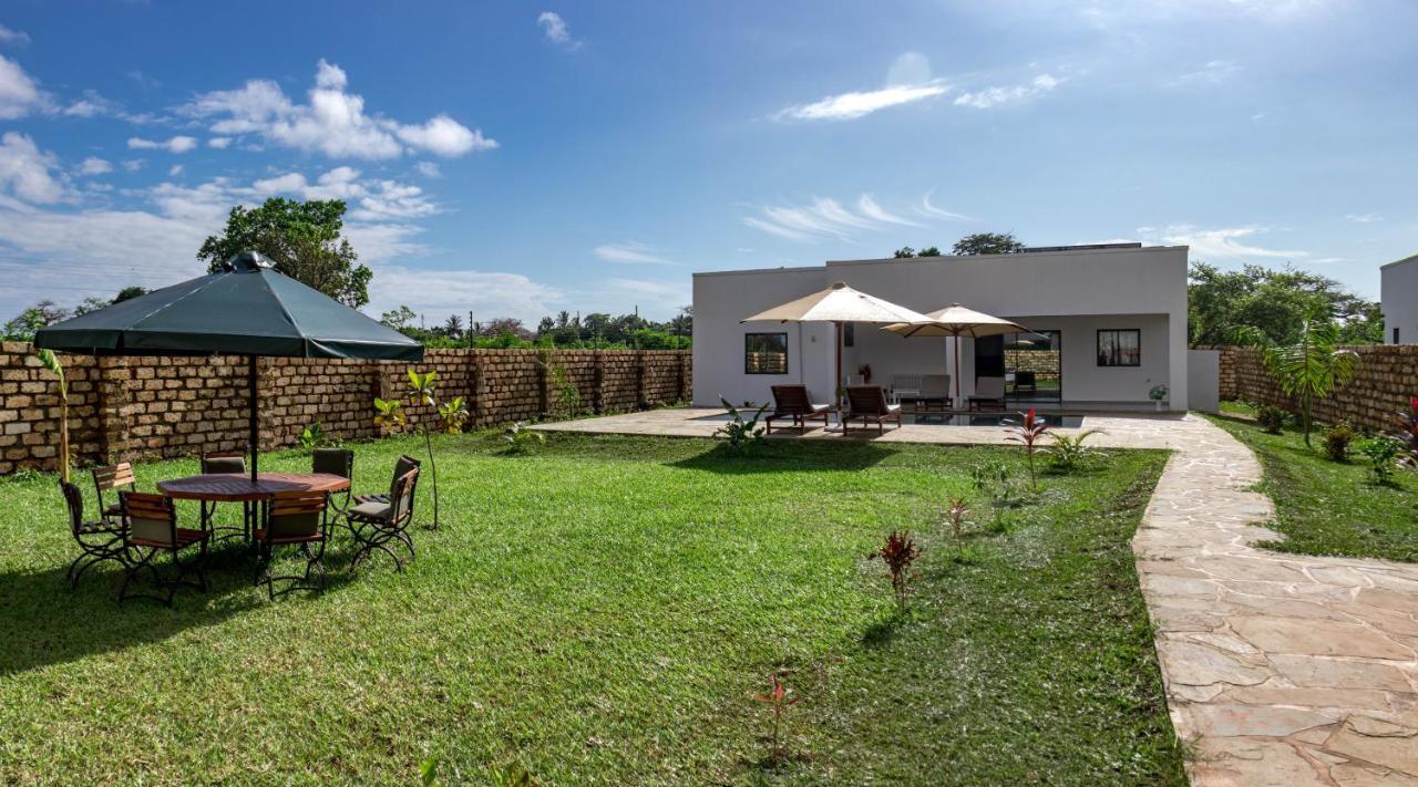 4 U Luxury Bungalows Diani Diani Beach Ngoại thất bức ảnh
