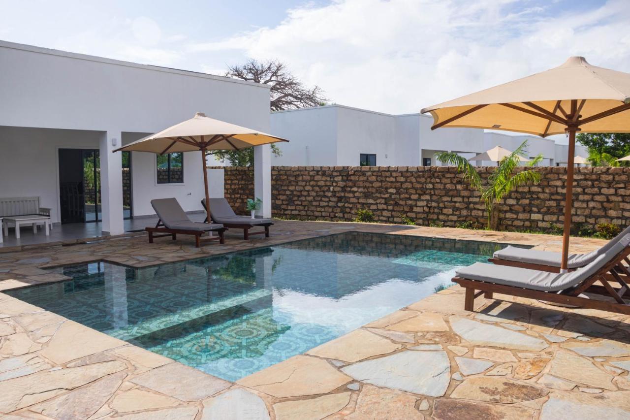 4 U Luxury Bungalows Diani Diani Beach Ngoại thất bức ảnh
